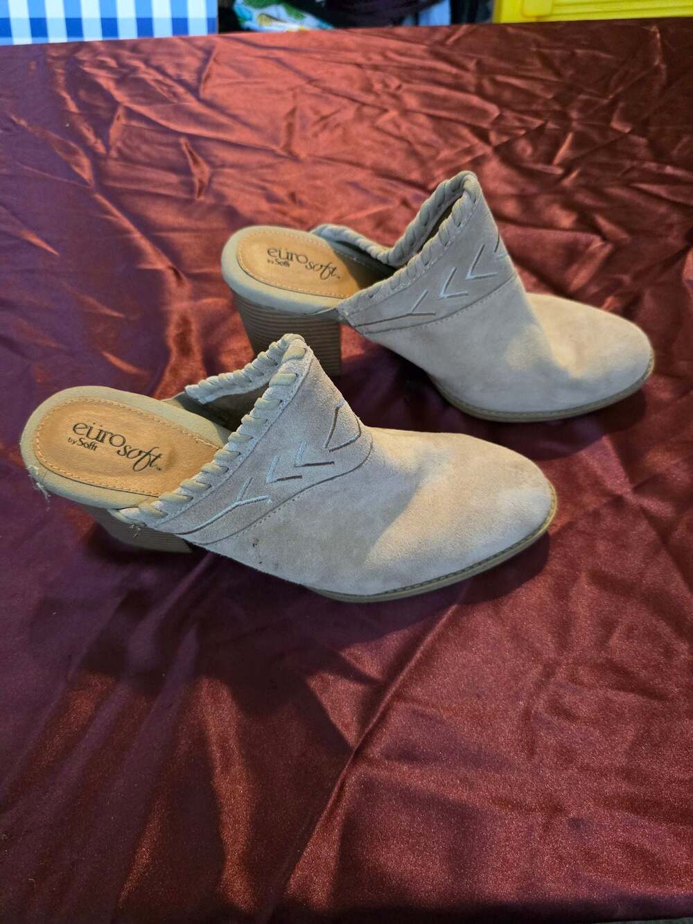 EuroSoft by Sofft Suede Mules Block Heel Embroidered Size 9M Tan